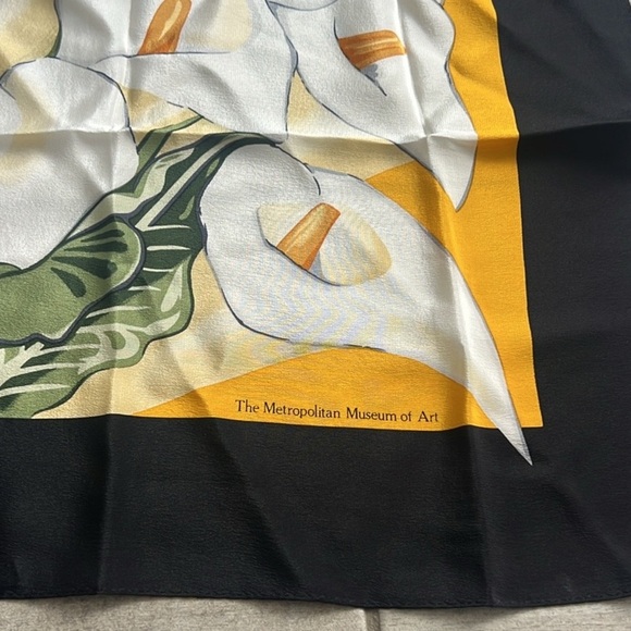 Vintage MMA Metropolitan 100% Silk Women’s, Floral Lilies, Excellent Condition - Picture 3 of 5